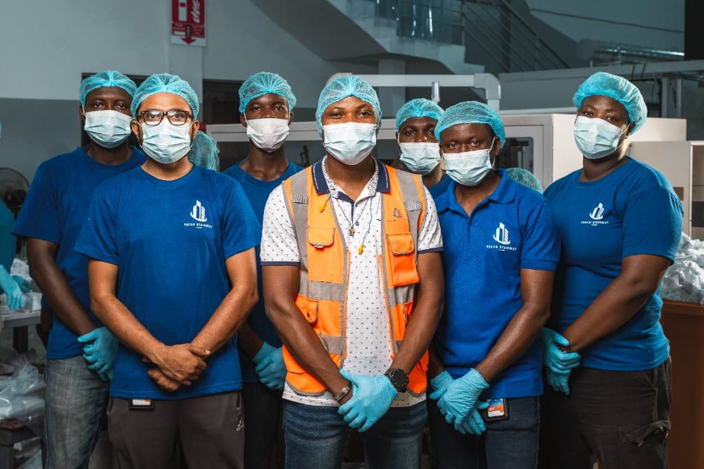 Équipe FACAM STAIRWAY en tenue de travail